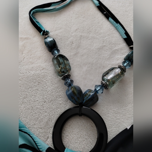 Kisses and hugs floral dress - Picture 5 of 7